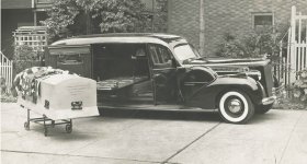 1940 Henney Packard hearse (Brugger & Sons FH, Erie, PA).jpg