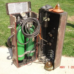 E & J Lytport oxygen resuscitator.  Reported to be 1950's vintage.