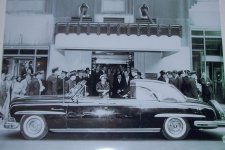 Lincoln Presid. bubbletop w.QEII Oct.1957 uncrop.jpg