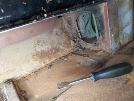 O2 Cylinder Compartment Rust 02.jpg
