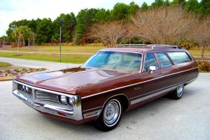 1972_Chrysler_Town_&_Country_station_wagon.jpg