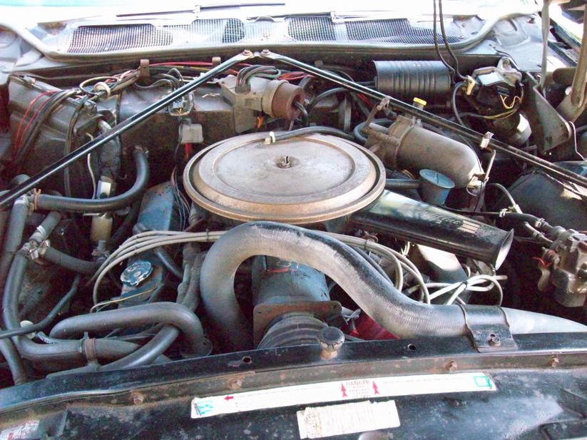 472 V8 engine compartment