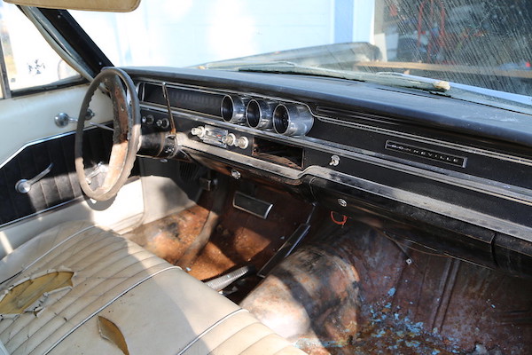 Complete dash, although an era-appropriate tachometer would be a welcome addition.